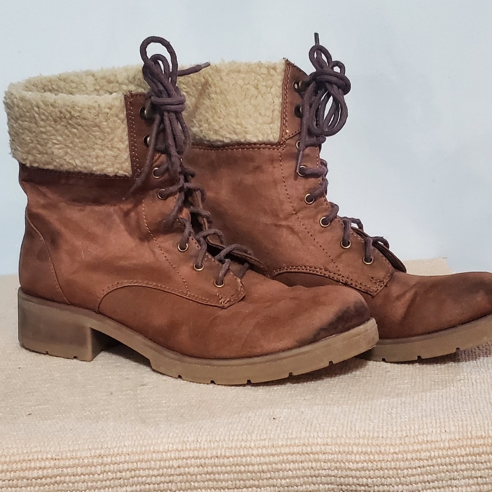Women's boots size 9.5